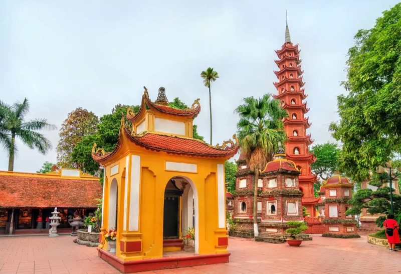 Chùa Trấn Quốc Hà Nội: địa chỉ, lịch sử 1500 năm và vẻ đẹp bên hồ Tây
